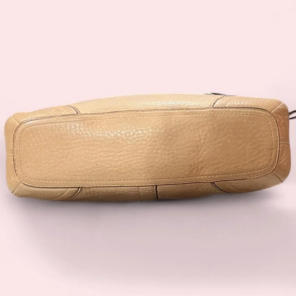 Coach - Picture 4 of 11